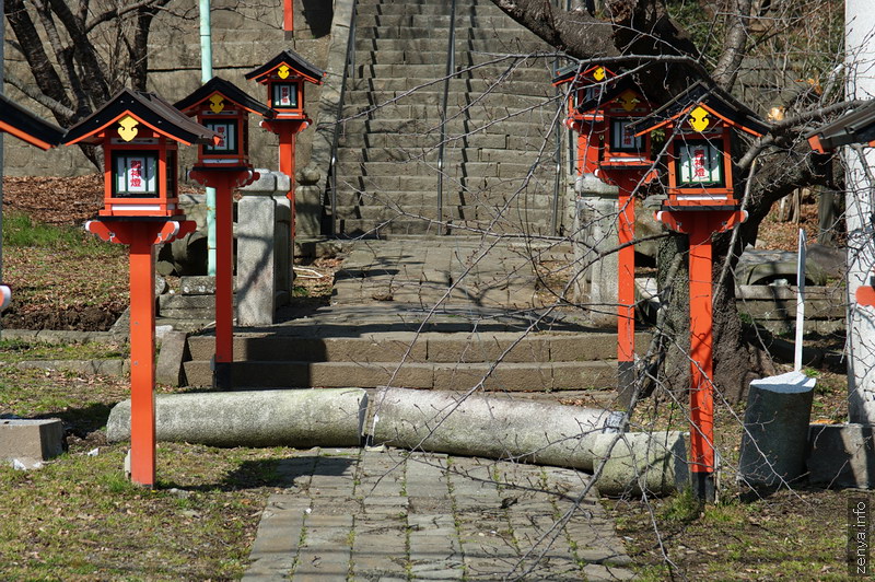 吉田神社の鳥居が崩れた