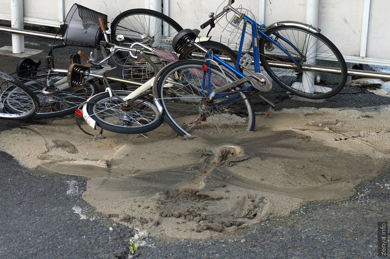 自転車駐車場で起きた液状化