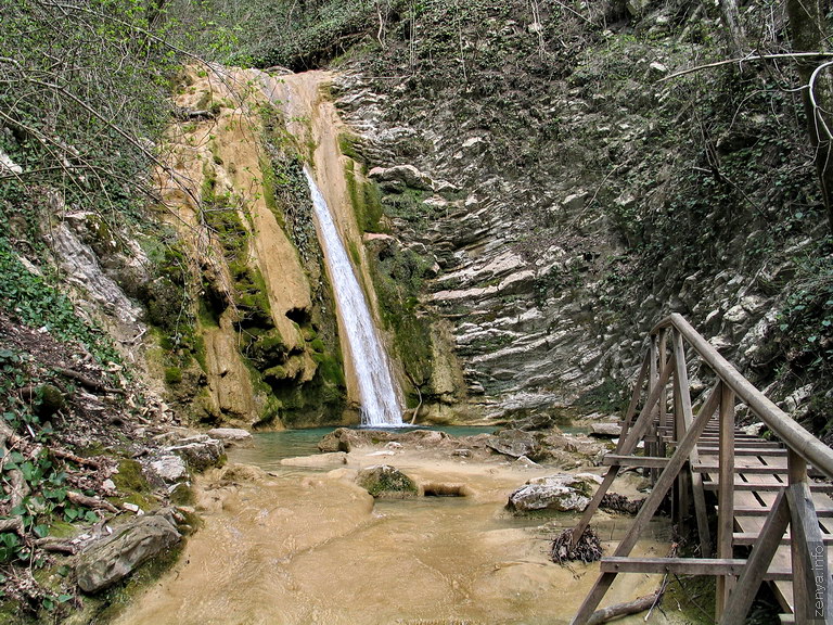 3-й водопад на притоке Куапсе