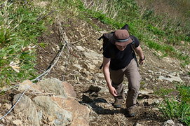 雁戸山の急斜面