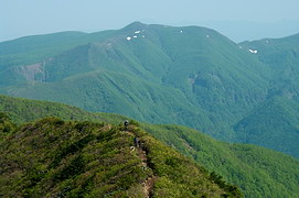 雁戸山付近から眺める山形神室