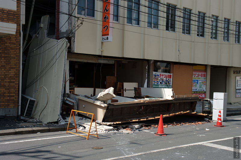 地震で被害を受けた建物