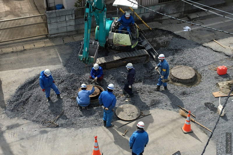 地震の後の道路工事