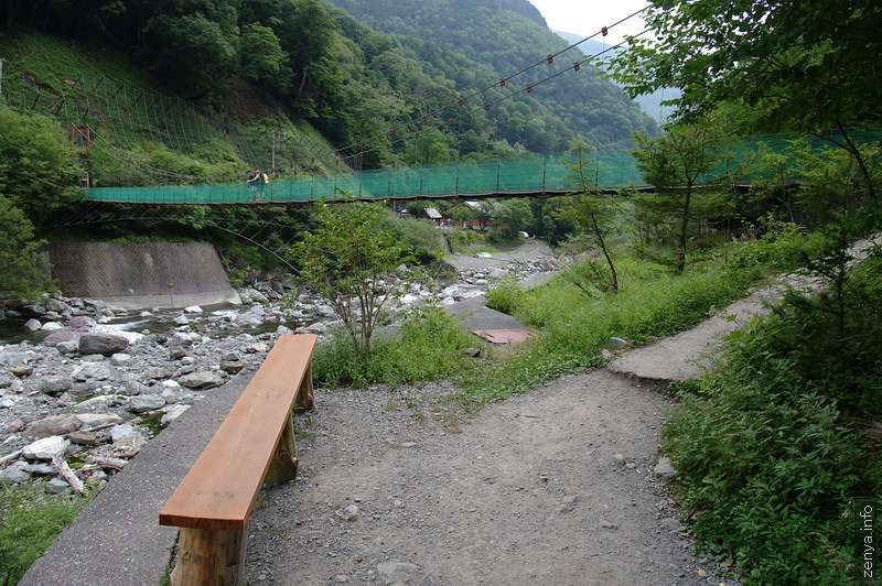 広河原山荘付近から吊橋