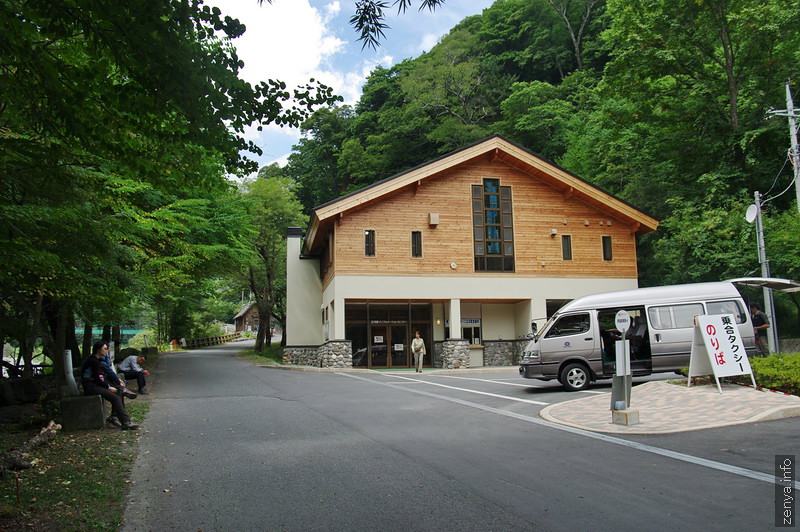 広河原アルペンプラザとタクシー乗り場