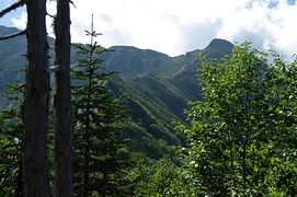 三峰岳の遠望