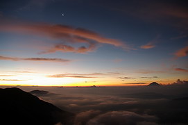 北岳山荘から早朝の眺め