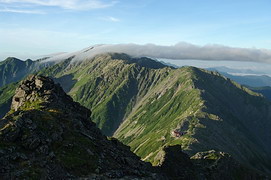 曇り始めた間ノ岳