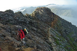 北岳山頂に近づく