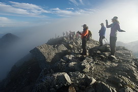 北岳山頂でブロッケン現象撮影中