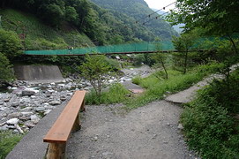 広河原山荘付近から吊橋