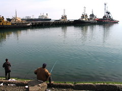 Рыбаки в Туапсинском порту